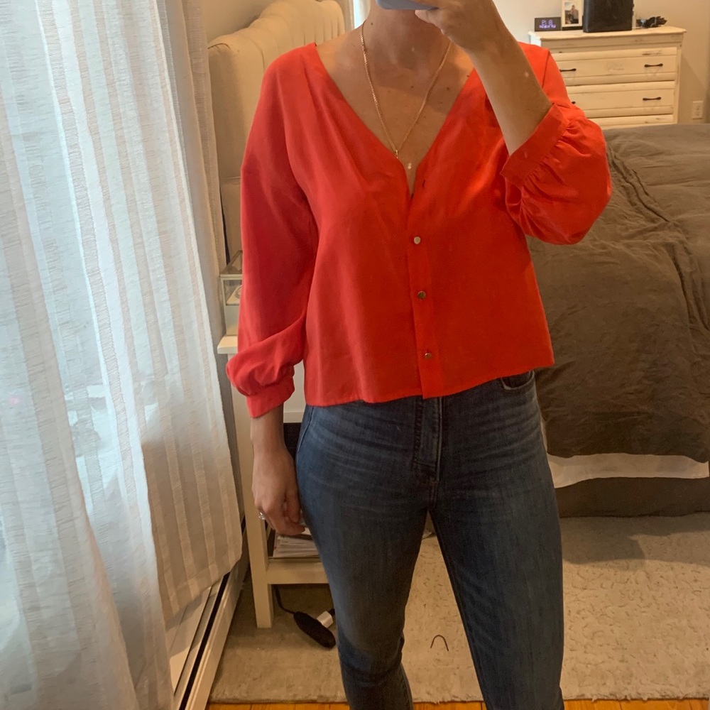 Tahari Red Blouse, gold buttons Sz 6